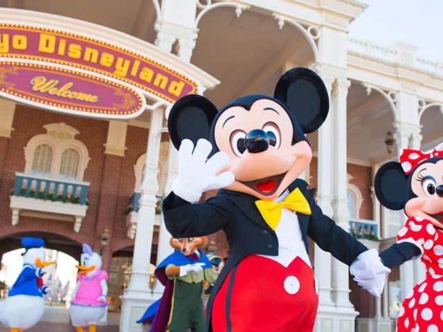 Mickey and Minnie in front of Disneyland Tokyo - Watabi