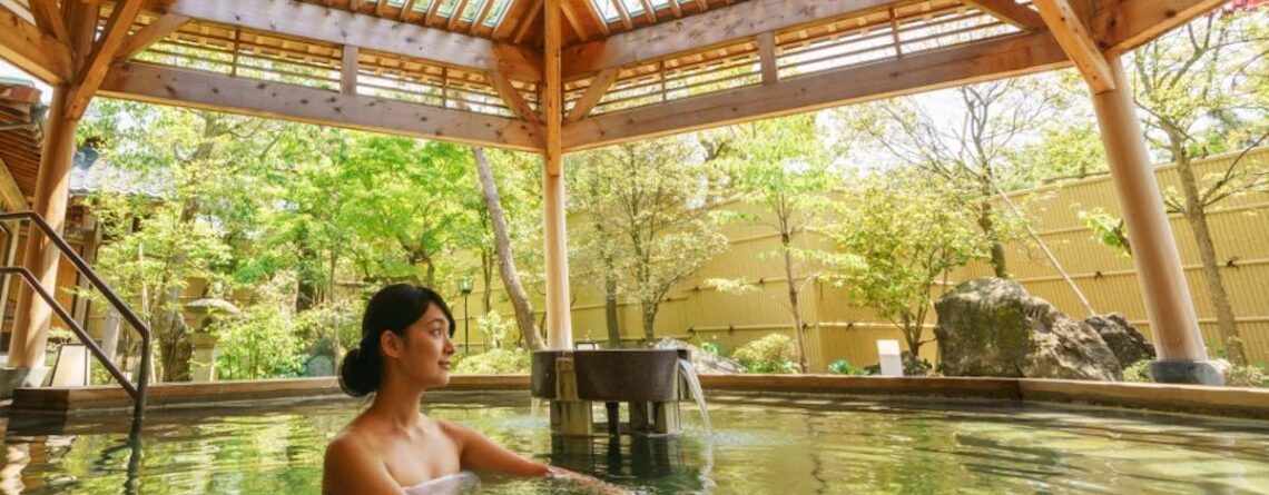 donna si bagna terme giapponesi