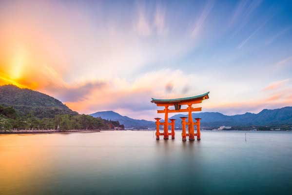 Il torii di Miyajima immerso nell'acqua